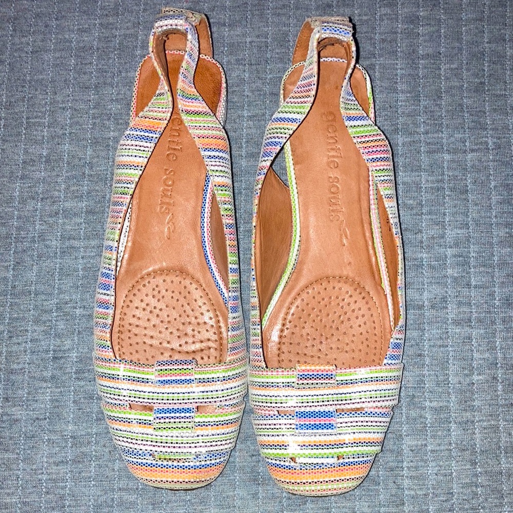 Gentle Souls It’s So Fun Multicolor Low Wedge Striped 7.5 Comfort Woven style